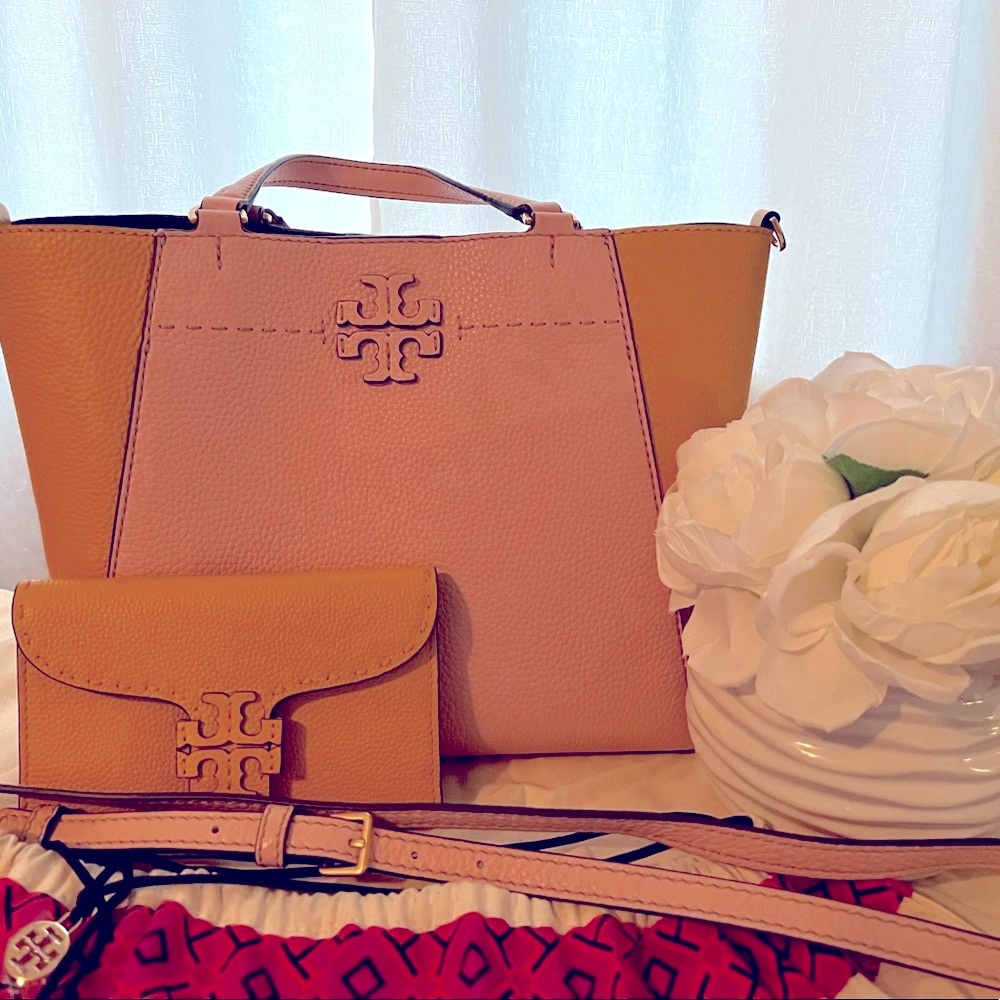 💝Tory Burch💝 Pebble leather tote w/crossbody strap and matching wallet!